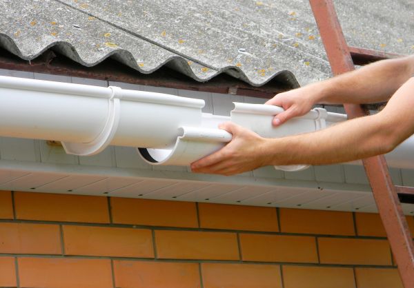 Cost of Gutter Hanging in Frisco